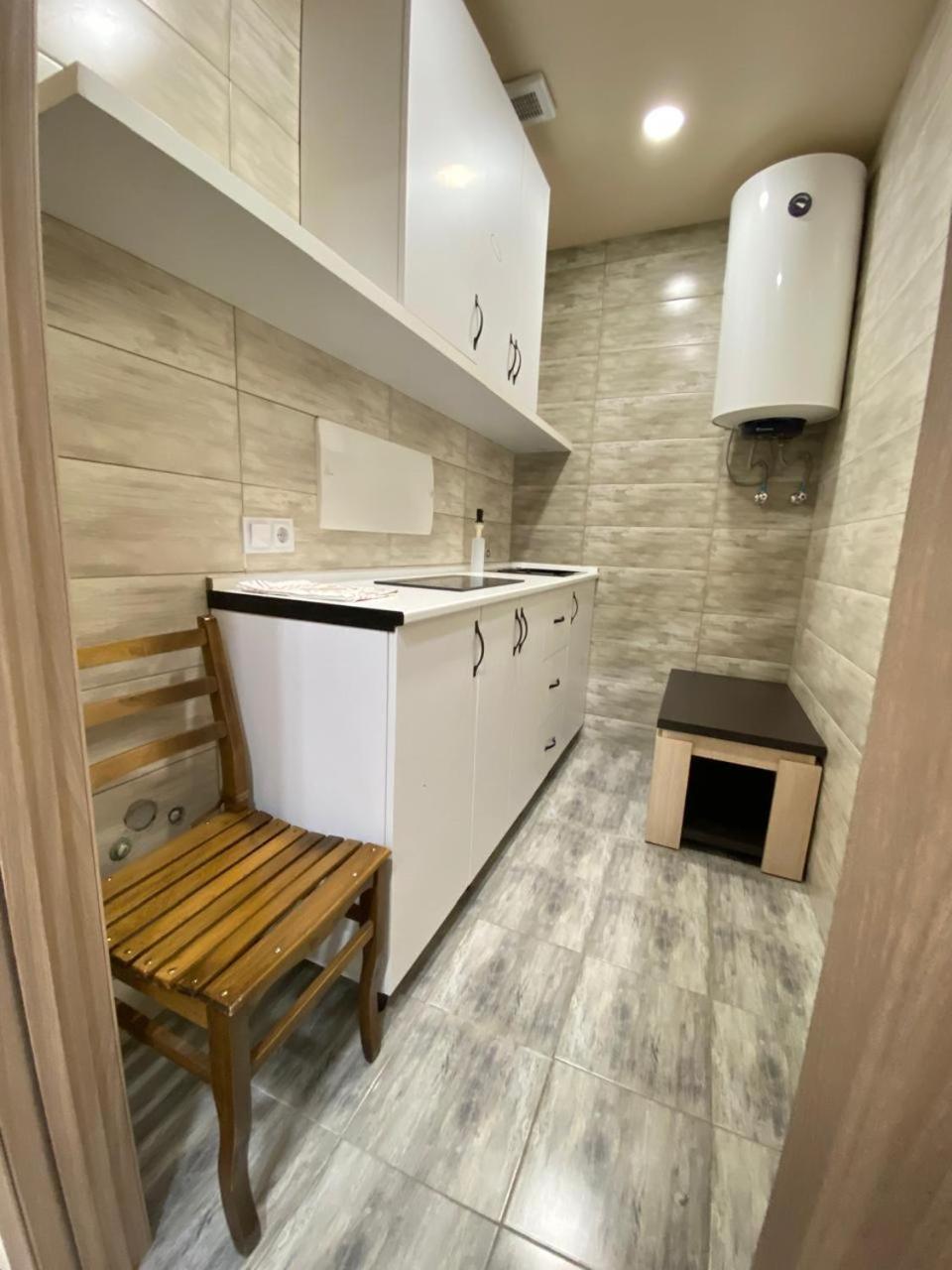 5 Rooms Near 300 Aragveli Metro Station Tbilisi Exterior photo